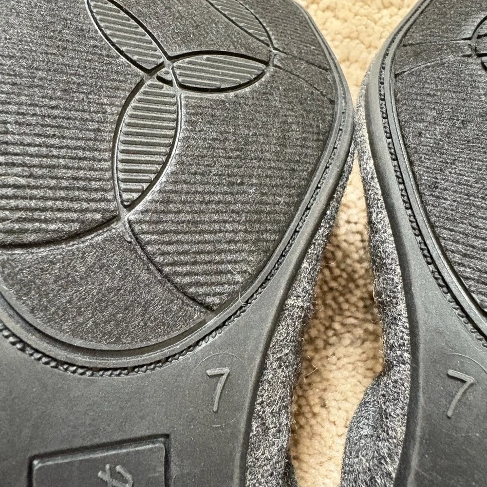 Women's Black and Grey Ballet Flats